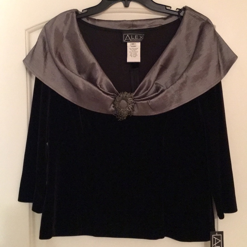ALEX EVENINGS velvet brand new top.